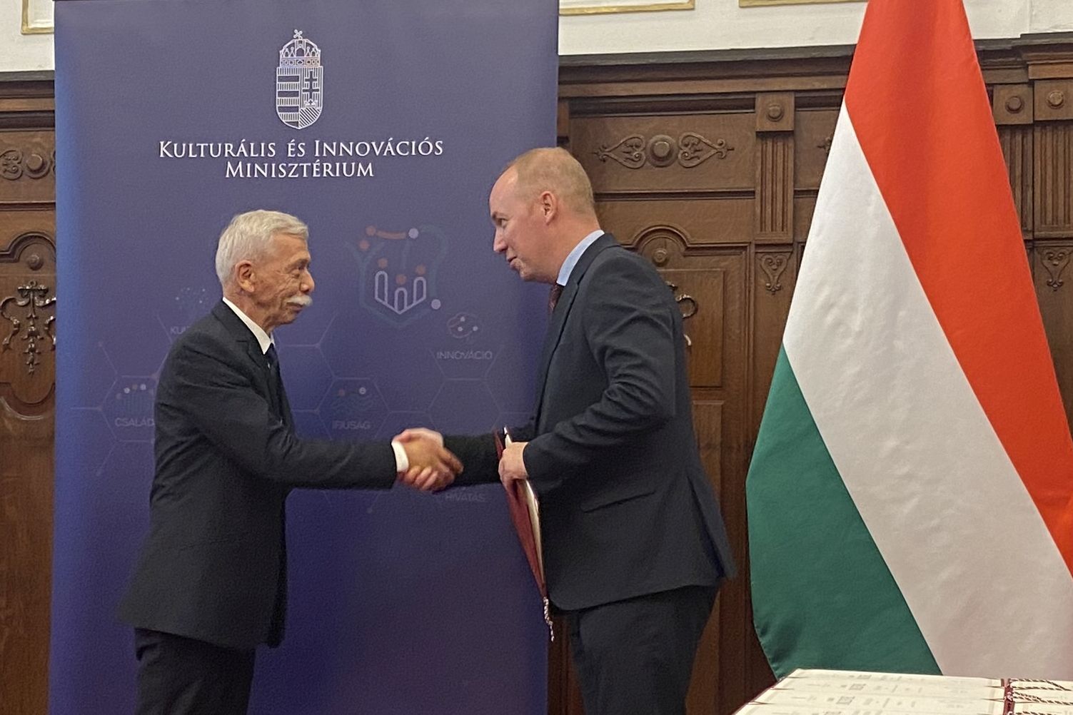 Miniszteri Elismerő Oklevél Huszár István tanár úrnak