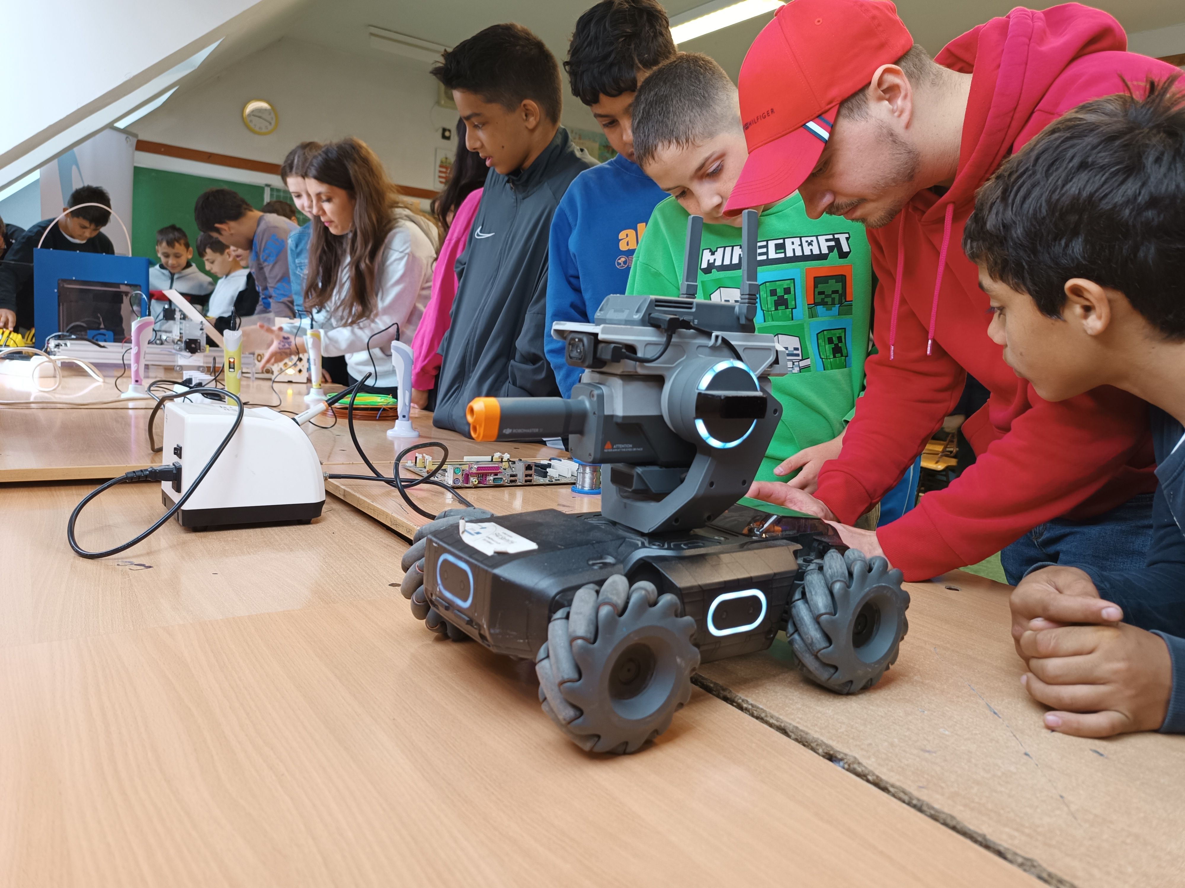 Alkotópedagógiai foglalkozás a paszabi Általános Iskolában