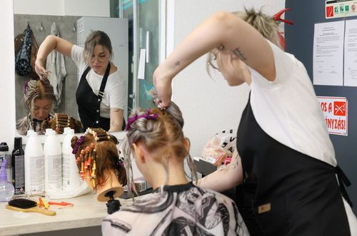 Hajszálon múlik a siker? – Így vizsgáztak a jövő fodrászai Nyíregyházán